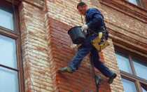 Очиститель фасадов – современное средство от грязи