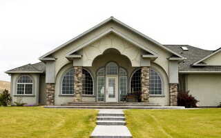 Сочетание цвета крыши и фасада дома на фото