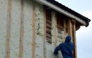 Чем лучше утеплять бревенчатый дом?
