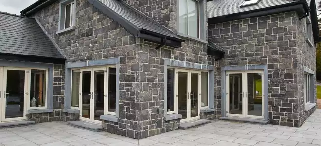 Отделка фасада дома современными материалами