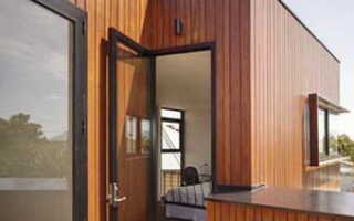 Обшиваем дом деревом – материалы и облицовка