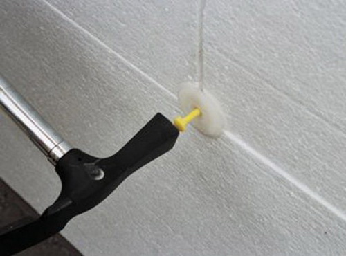 Монтаж пенопласта на фасад дюбель 2