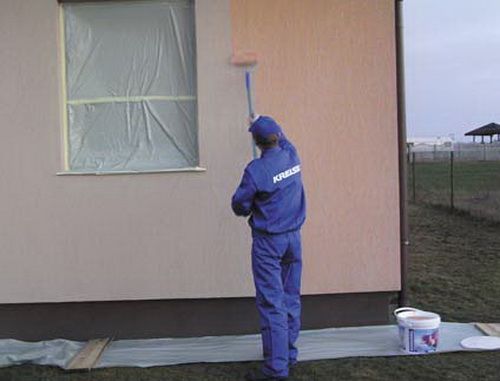 Окраска штукатурного фасада валиком