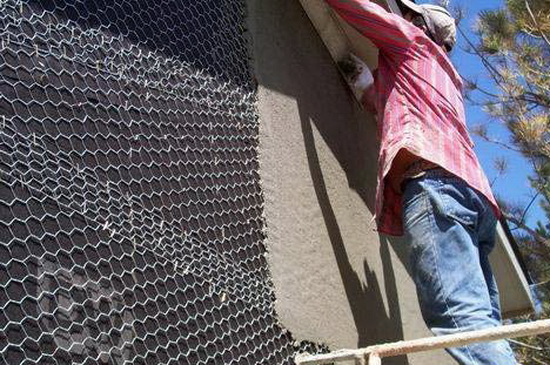 Отделка фасада деревянного дома штукатурка