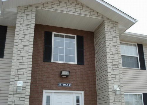 Отделка фасада дома сайдингом цокольный 0