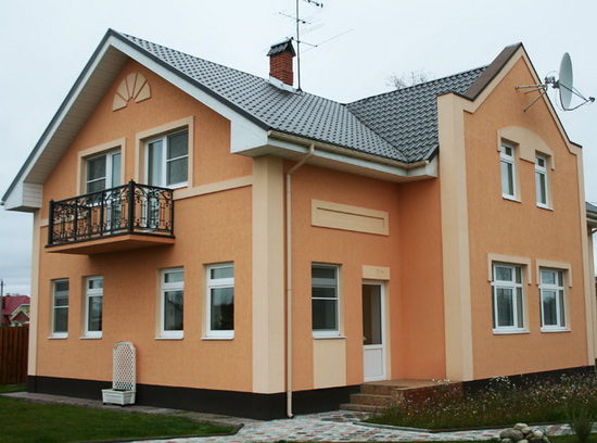 Отделка фасада дома штукатуркой 2