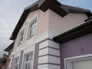 Отделка фасада дома штукатуркой А