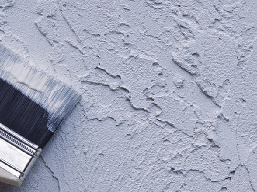 Покраска фасада дома кисть