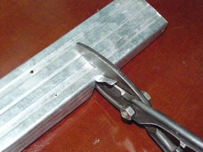 чем резать сайдинг