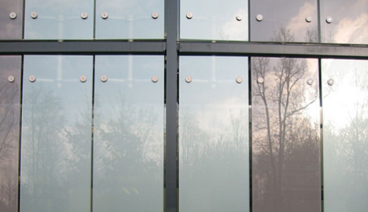 цветное стекло на спайдерном остеклении