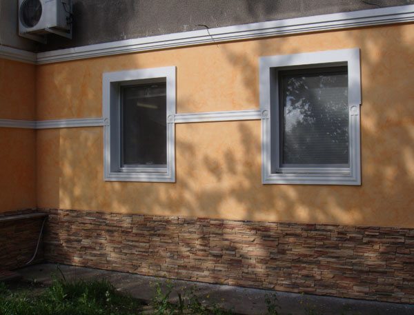 Декоративное обрамление оконного проема с помощью полиуретана