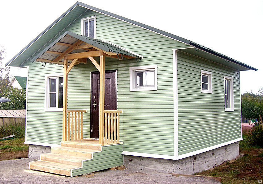 дом отделанный металлическим блок хаусом