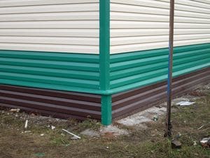 Фото: цветовая гамма покрытий стального сайдинга позволяет реализовывать самые разнообразные стилистические решения в отделке фасадов