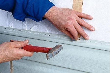 как оббить сайдингом дом