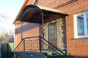 Как сделать крыльцо из поликарбоната к деревянному дому - фото 1