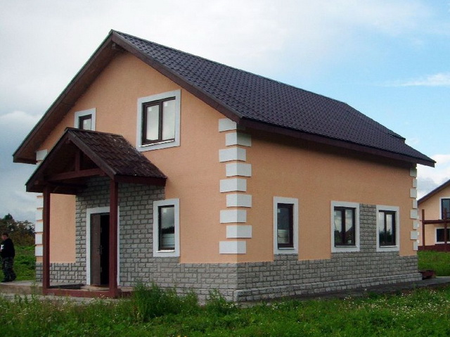 Красивые фасады кирпичных домов и коттеджей на фото 2