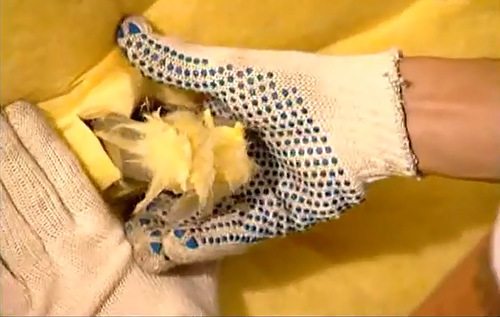 Монтаж минеральной ваты сквозь консоли