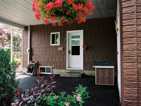 Облицовка сайдингом под кирпич – красиво, естественно и долговечно