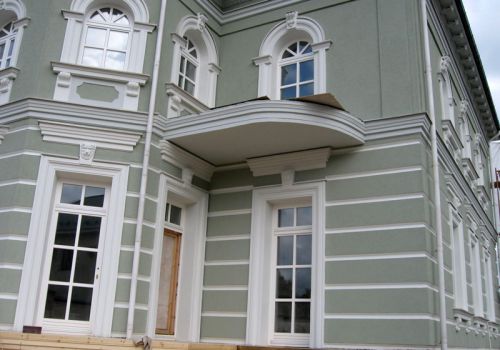 обработанный фасад административного здания