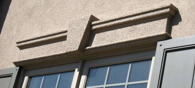 Обрамление оконных проемов лепниной