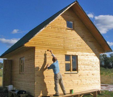 окраска фасада деревянного дома