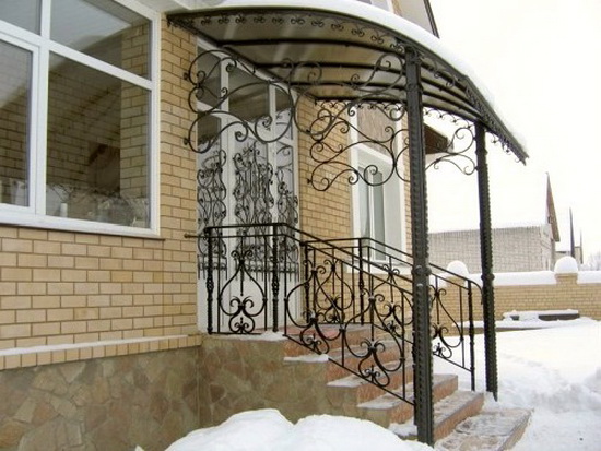 Покупаем готовые навесы над крыльцом для дачи 2