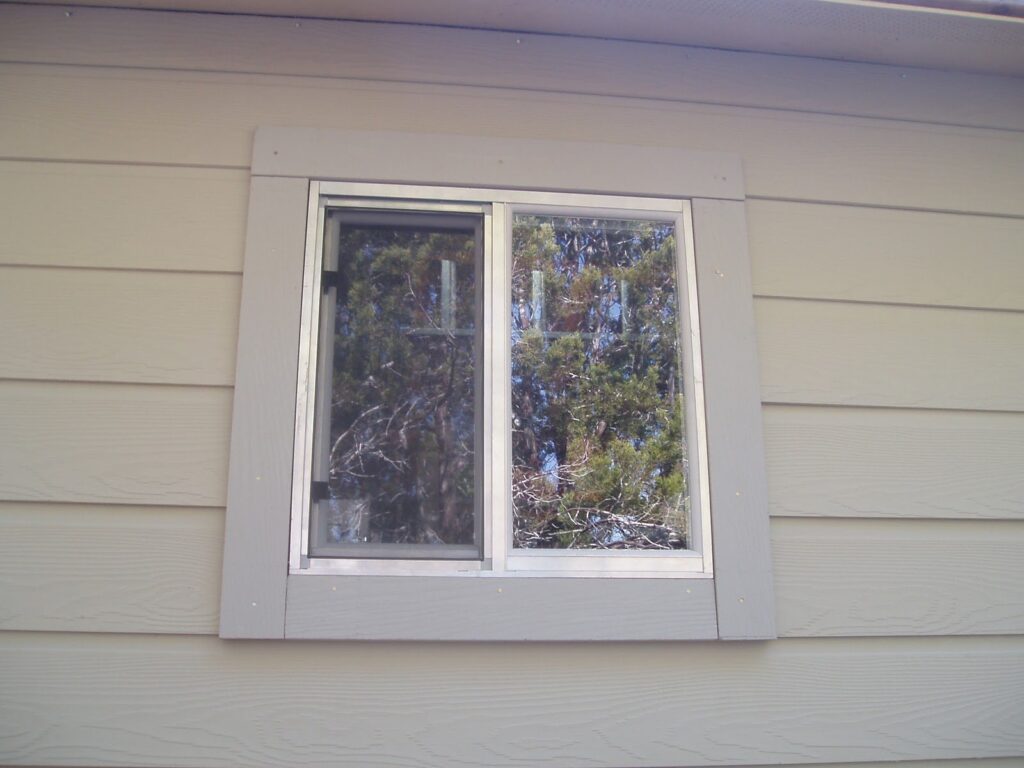 как обить сайдингом дом видео