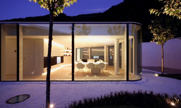 проекты домов со стеклянным фасадом