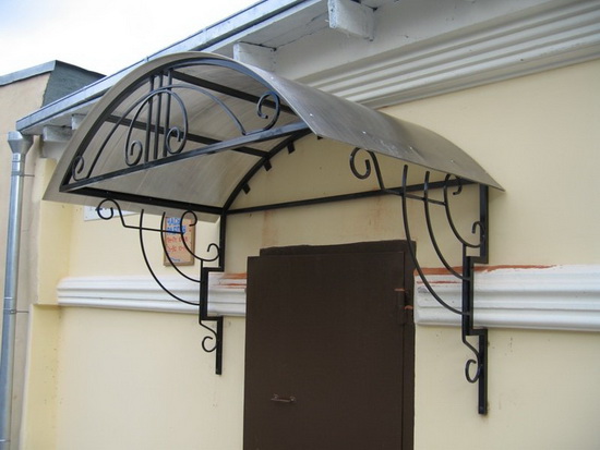 Простое крыльцо к дому из поликарбоната - фото 2