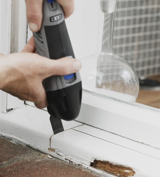 Работа электролобзиком