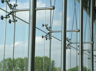 Спайдерная система фасадного остекления