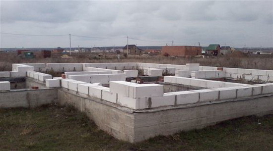 Стандартный вес пеноблока 600х300х200 в условиях естественной влажности 3