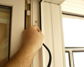 Устанавливаем новый уплотнитель