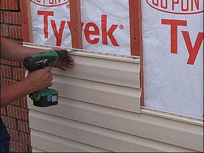 установка сайдинга на вертикальную обрешетку