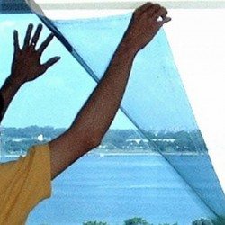 Установка специальной пленки поможет устранить проблему запотевания, если она не связана с нарушениями конструкции самого окна