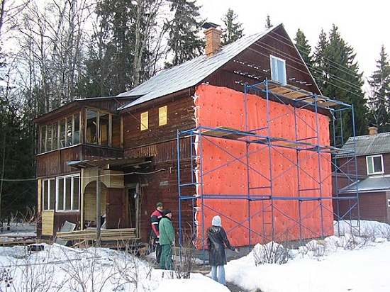 Как можно утеплять деревянный дом изнутри и снаружи 2